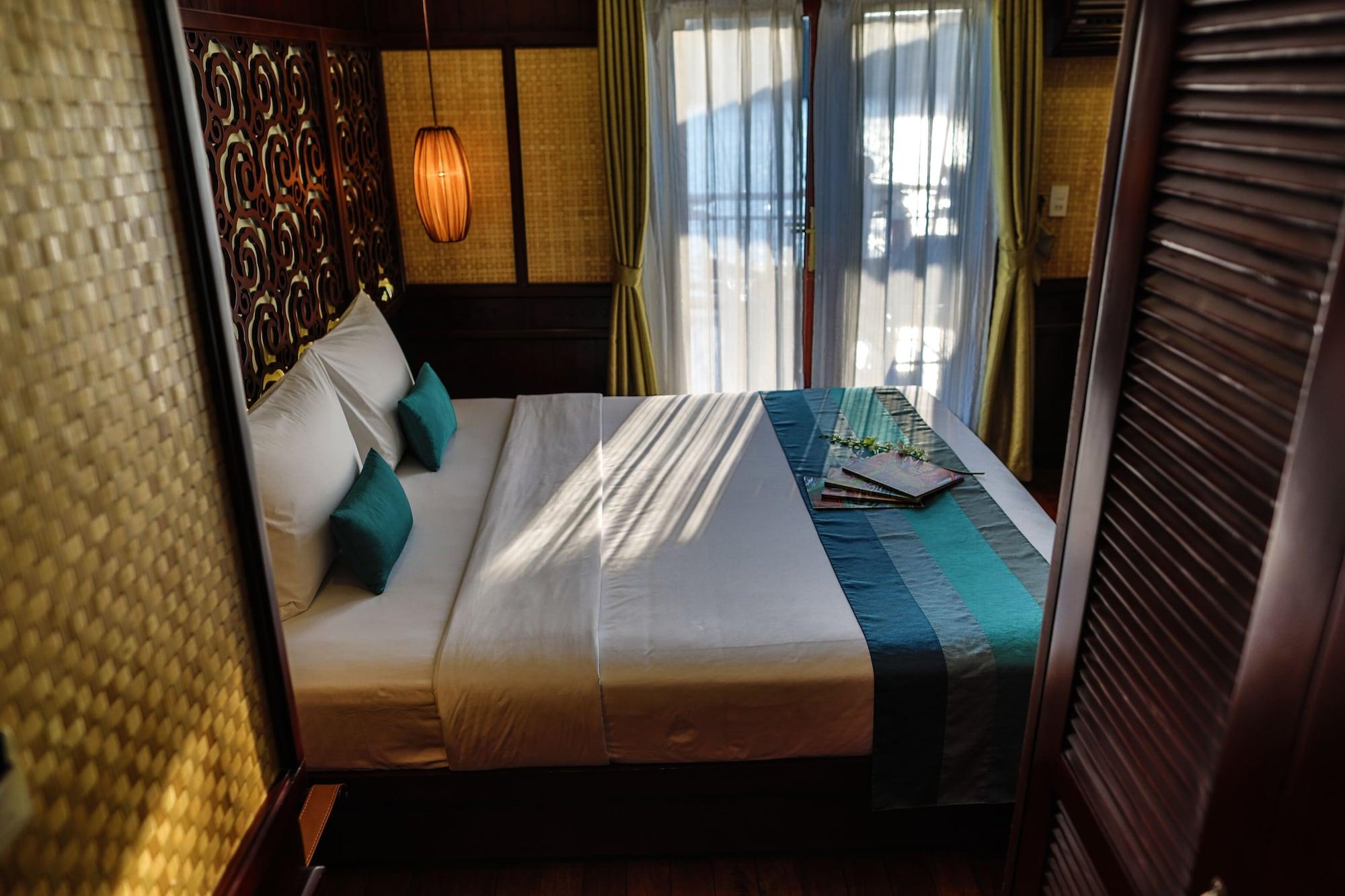 Hotel Bhaya Halong Cruises Hạ Long Exterior foto