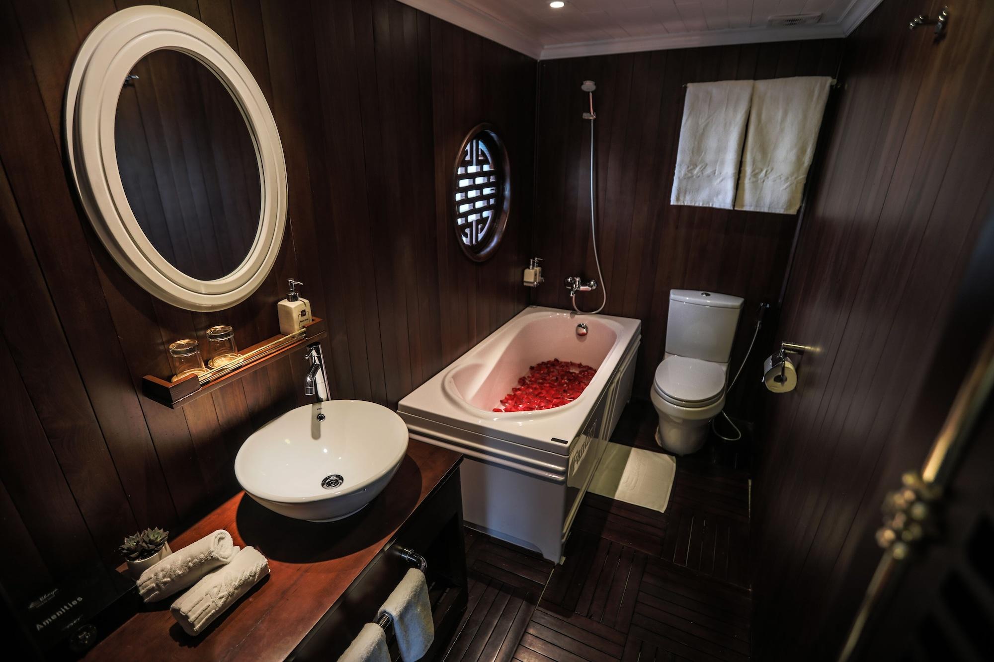 Hotel Bhaya Halong Cruises Hạ Long Exterior foto