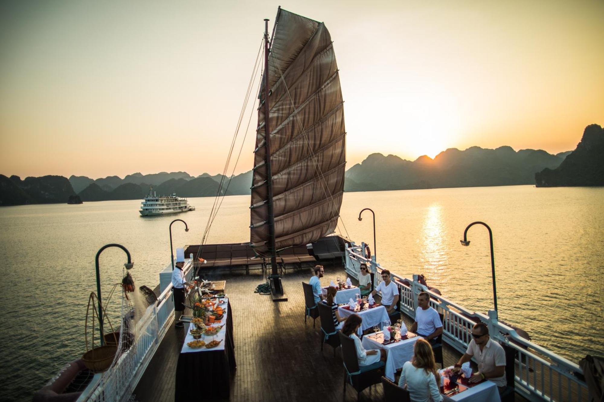 Hotel Bhaya Halong Cruises Hạ Long Exterior foto
