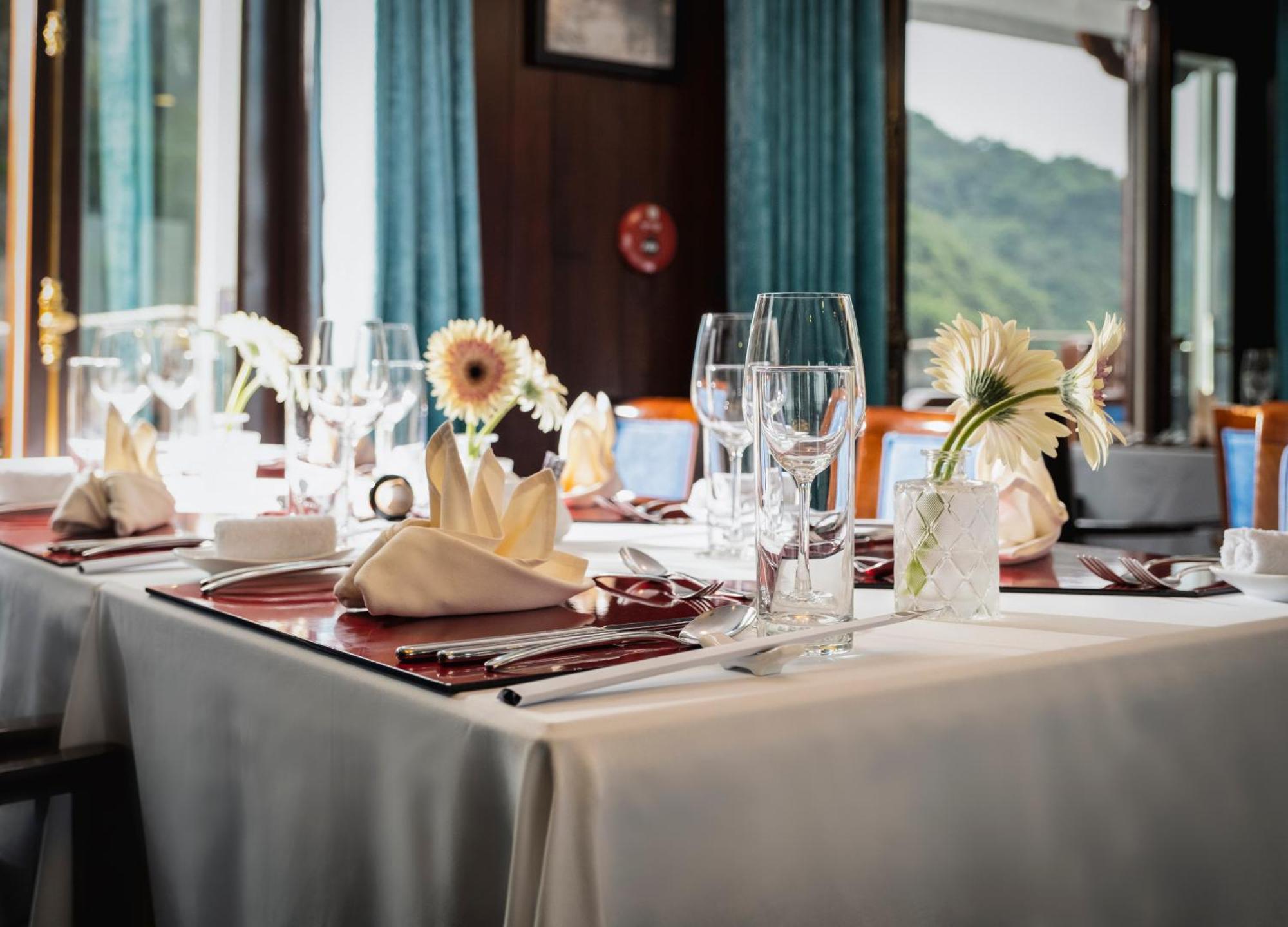 Hotel Bhaya Halong Cruises Hạ Long Exterior foto