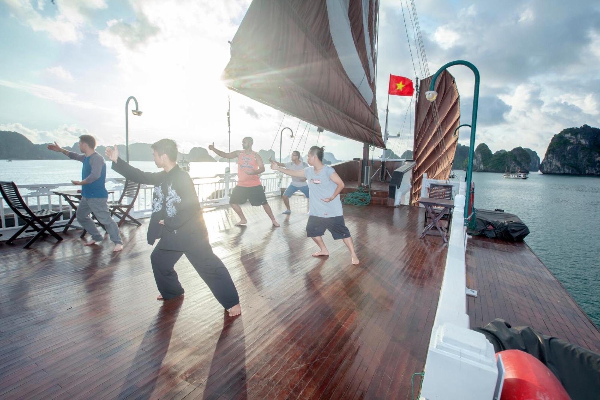 Hotel Bhaya Halong Cruises Hạ Long Exterior foto