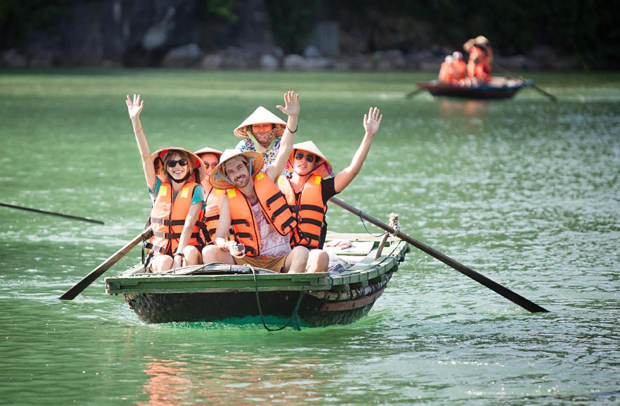 Hotel Bhaya Halong Cruises Hạ Long Exterior foto